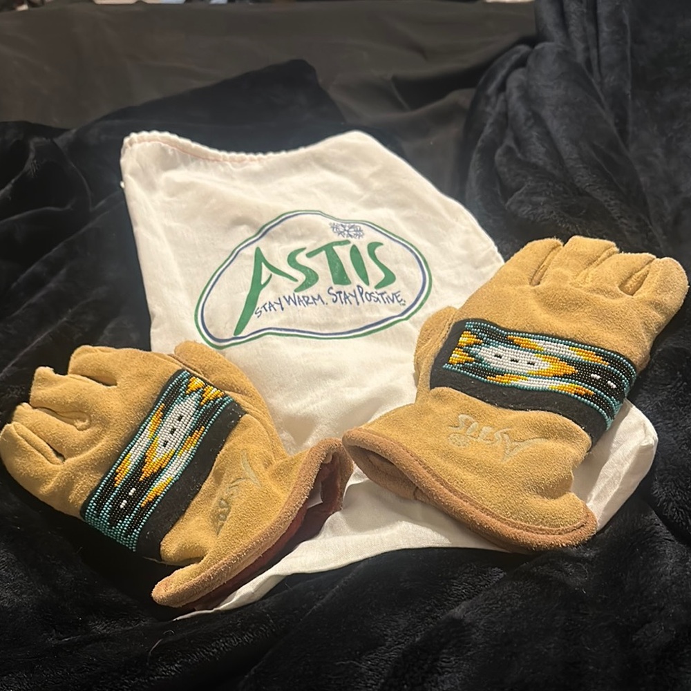 Tan Leather Gloves with Beaded Design